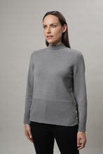 Laden Sie das Bild in den Galerie-Viewer, Gollehaug Pullover mit Kelchkragen und Knopfblende