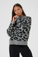 Laden Sie das Bild in den Galerie-Viewer, Kaffe Pullover Sandra