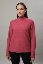 Laden Sie das Bild in den Galerie-Viewer, Gollehaug Pullover mit Kelchkragen und Strukturmuster