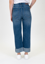 Laden Sie das Bild in den Galerie-Viewer, Blue Monkey Jeans Alanqa