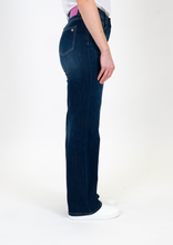 Laden Sie das Bild in den Galerie-Viewer, Blue Monkey Jeans Liz