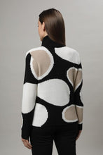 Laden Sie das Bild in den Galerie-Viewer, Gollehaug Pullover mit Rollkragen und Intarsienmuster