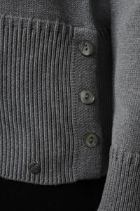 Gollehaug Pullover mit Kelchkragen und Knopfblende
