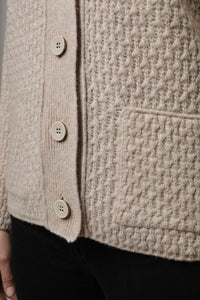 Gollehaug Strickjacke mit Umlegekragen und Strukturmuster