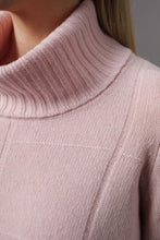 Laden Sie das Bild in den Galerie-Viewer, Gollehaug Pullover mit Rollkragen und Strukturmuster