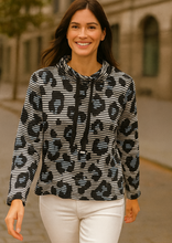 Laden Sie das Bild in den Galerie-Viewer, Bella Donna Sweatshirt Petra