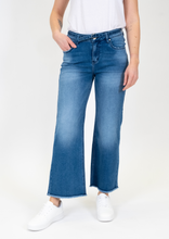 Laden Sie das Bild in den Galerie-Viewer, Blue Monkey Jeans Quinn