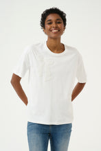 Laden Sie das Bild in den Galerie-Viewer, Culture T-Shirt Angie