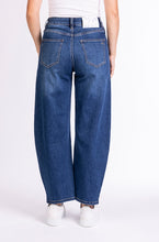 Laden Sie das Bild in den Galerie-Viewer, Blue Monkey Jeans Ilvy Barrel Fit