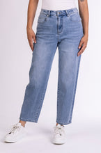 Laden Sie das Bild in den Galerie-Viewer, Blue Monkey Jeans Tasy Barrel Fit