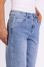 Laden Sie das Bild in den Galerie-Viewer, Blue Monkey Jeans Tasy Barrel Fit