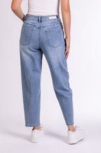 Laden Sie das Bild in den Galerie-Viewer, Blue Monkey Jeans Tasy Barrel Fit