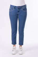 Laden Sie das Bild in den Galerie-Viewer, Blue Monkey Jeans Charlotte