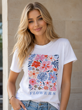 Laden Sie das Bild in den Galerie-Viewer, Bella Donna T-Shirt Flowers