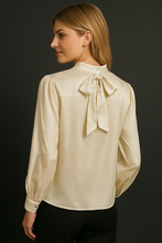 Laden Sie das Bild in den Galerie-Viewer, Esqualo Bluse Back Bow
