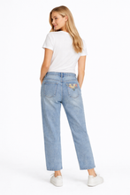 Laden Sie das Bild in den Galerie-Viewer, Jeans Bloom Details
