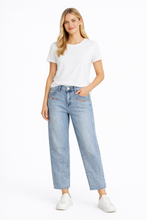 Laden Sie das Bild in den Galerie-Viewer, Jeans Bloom Details
