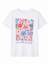 Laden Sie das Bild in den Galerie-Viewer, Bella Donna T-Shirt Flowers
