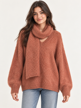 Laden Sie das Bild in den Galerie-Viewer, Strickpullover mit Schal