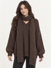 Laden Sie das Bild in den Galerie-Viewer, Strickpullover mit Schal