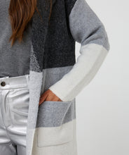 Laden Sie das Bild in den Galerie-Viewer, Esqualo Cardigan mit Blockstreifen