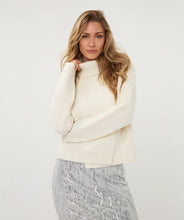 Laden Sie das Bild in den Galerie-Viewer, Esqualo Pullover beige