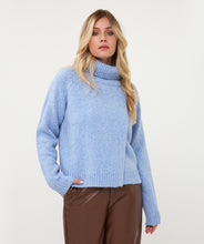 Laden Sie das Bild in den Galerie-Viewer, Esqualo Pullover hellblau