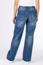 Laden Sie das Bild in den Galerie-Viewer, Blue Monkey Jeans Zoe