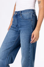 Laden Sie das Bild in den Galerie-Viewer, Blue Monkey Jeans Zoe
