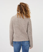 Laden Sie das Bild in den Galerie-Viewer, Esqualo Strickjacke mit Blumenknöpfen