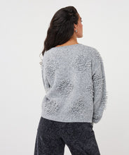Laden Sie das Bild in den Galerie-Viewer, Esqualo Pullover mit Fransen