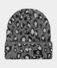 Laden Sie das Bild in den Galerie-Viewer, Esqualo Beanie mit Leo-Print